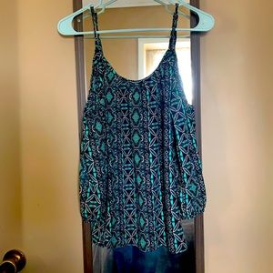 Off the shoulder , 3/4 sleeves.